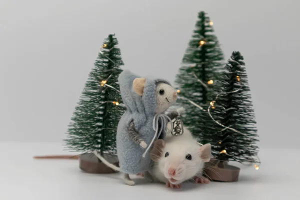 White Little Rat Beautiful Holiday Trees Forest Toy Form Plush — Stock Photo, Image