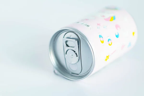 Front and side aluminum soda or beer can. Metallic tin pink beverage can with ring on lid isolated on white background. — Stock Photo, Image