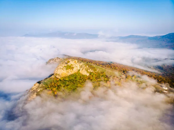 Vista Aérea Aves Fortaleza Kojori Colina Otoño Rodeada Por Las —  Fotos de Stock