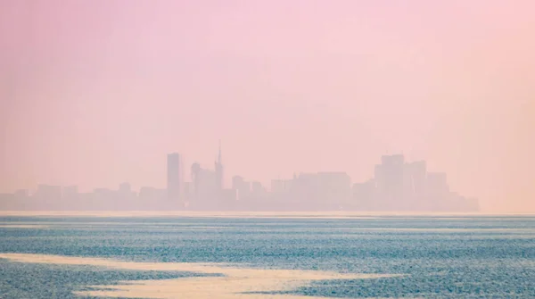 Панорамный Силуэт Небоскребов Города Батуми Издалека Синей Морской Водой Заднем — стоковое фото