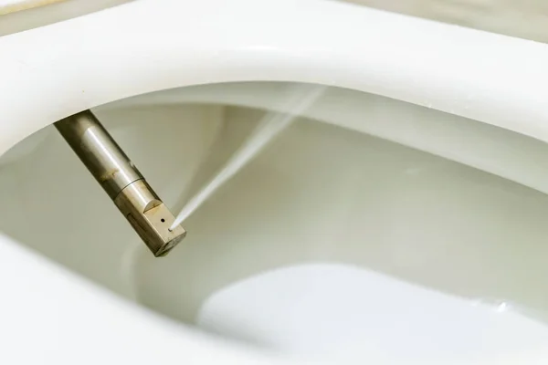 Домашнє Сидіння Туалету Водяним Струменем Розбризкування Крупним Планом Технології Ванної — стокове фото