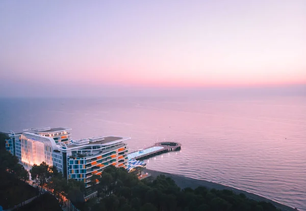 Θέα Παραθαλάσσιο Ξενοδοχείο Και Παραλία Στο Σεκβετίλι Σούρουπο Παράγραφος Ξενοδοχείο — Φωτογραφία Αρχείου