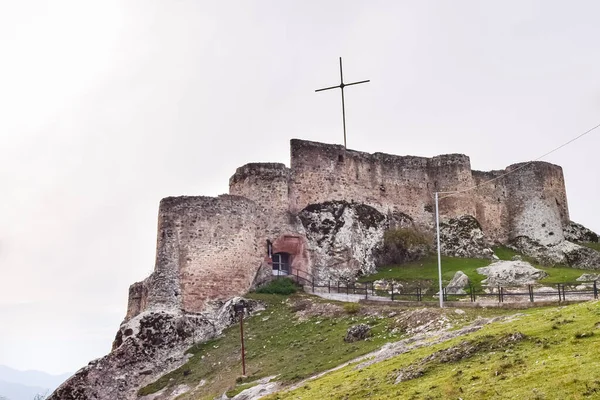 Fortezza Kveshi Con Sentiero Croce Cima Patrimonio Storico Culturale Georgia — Foto Stock