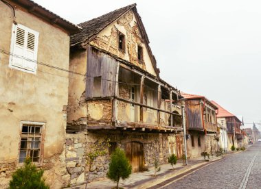 Güney Georgia 'nın Bolnisi kasabasındaki eşsiz Alman tarzı binalara bakın. Keşfedilmemiş turist siteleri ve Katharinenfeld tarihsel Alman kültürü hala duruyor..