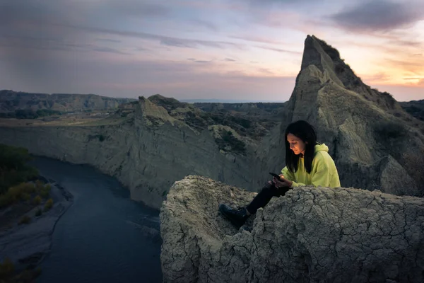 Caucasian Woman Sits Cliff Looks Smartphone River Mijniskure Landscape — Stock Photo, Image