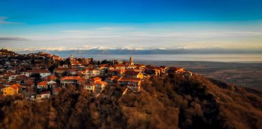 Love City Sighnaghi şehir merkezi hava görüntüsü. Romantik seyahat noktası Georgia.