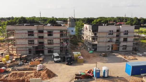 Lucht Panning Uitzicht Bouwplaats Met Materiaal Werknemers Werken Onroerend Goed — Stockvideo