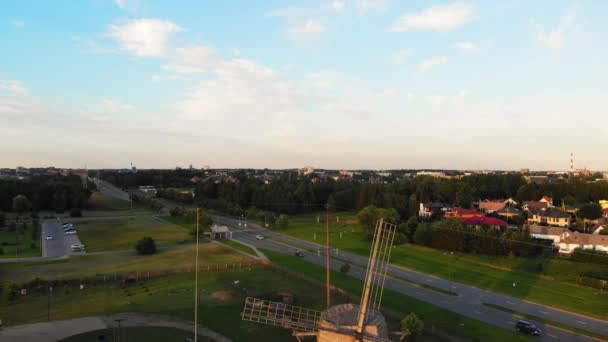 Onthullende Luchtfoto Traditionele Lithuanian Oude Houten Xix Eeuw Horizontale Windmolen — Stockvideo