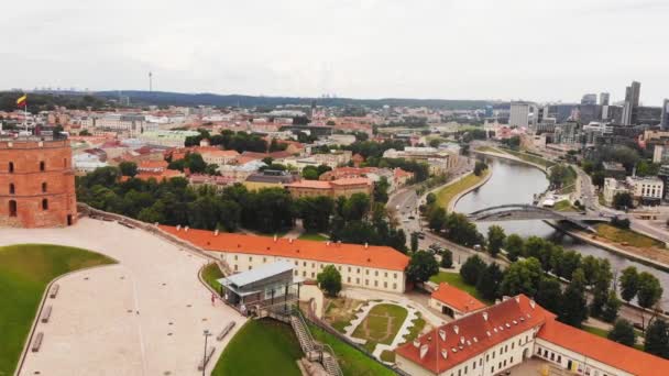 Aerial Panning View Παλιά Πόλη Και Την Πόλη Πανόραμα Στο — Αρχείο Βίντεο