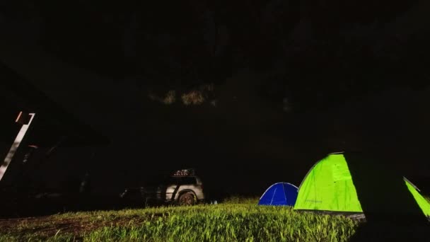 Estática Escena Nocturna Timelapse Tienda Con Vehículo 4Wd Naturaleza Aire — Vídeo de stock