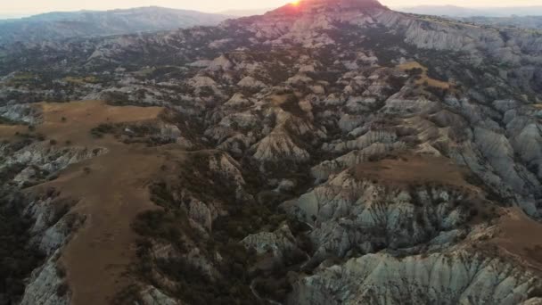 Surreal Dramatic Deserted Earth Landscape Panorama Beautiful Cliff Formations Golden — Stock Video