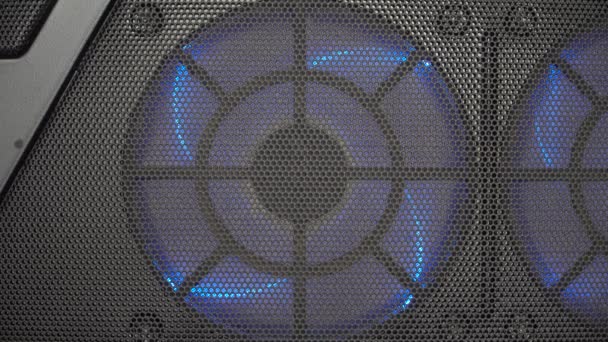 Ventilatore Con Illuminazione Led Blu Dopo Rete Acciaio Nero Nel — Video Stock