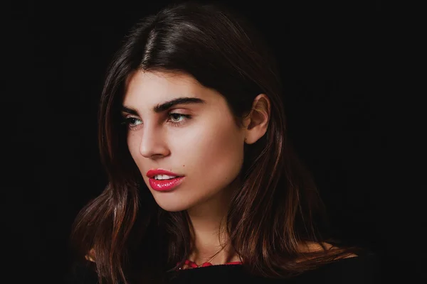 Retrato de mujer con ojos preciosos mirando a un lado —  Fotos de Stock