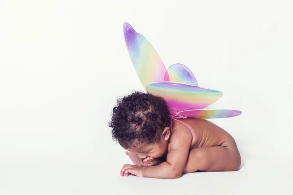 Szép baba portré visel színpompás tündér wings — Stock Fotó