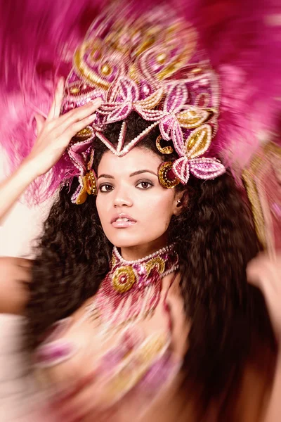 Beautiful samba dancer wearing pink costume in motion — Stock Photo, Image