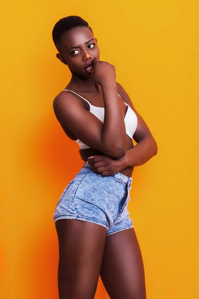 Doubtful african girl portrait wearing jeans shorts — Stock Photo, Image