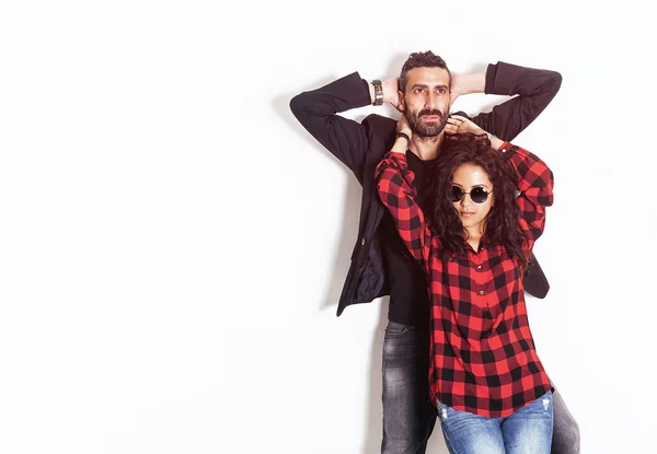 Hermoso retrato de pareja posando juntos —  Fotos de Stock