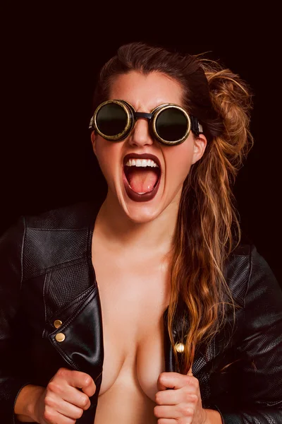 Beautiful and angry steampunk woman portrait screaming — Stock Photo, Image