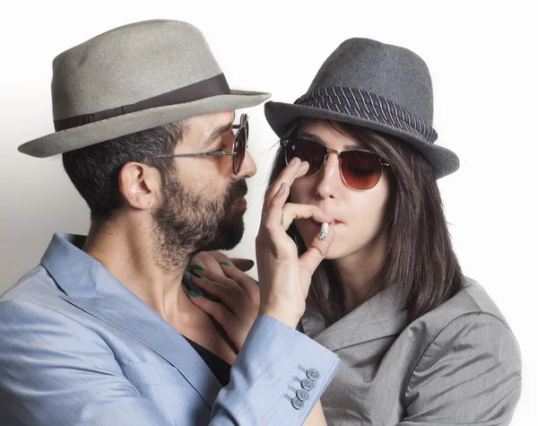 Gangster couple smoking — Stock Photo, Image