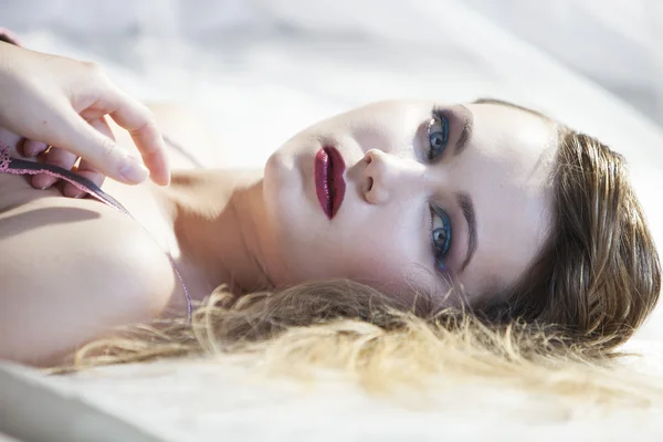 Blonde woman lying and looking — Stock Photo, Image