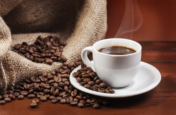 Coffee cup and jute sack full of coffee beans 2 — Stock Photo, Image