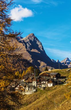 Aosta Vadisi 13'te sonbahar manzara