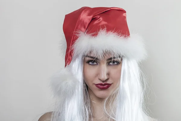 Girl wearing Santa Claus hat and smiling close-up — Stock Photo, Image