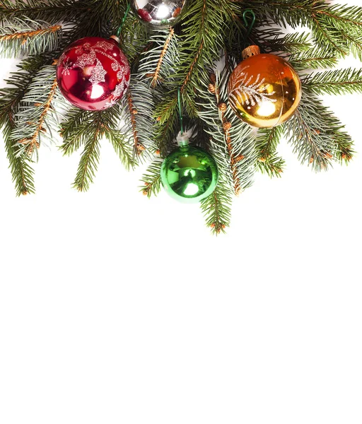 Carte de Noël vierge avec aiguilles de pin et boules de Noël — Photo