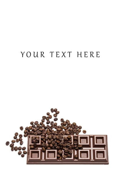 Leche barra de chocolate con granos de café espacio en blanco por encima — Foto de Stock