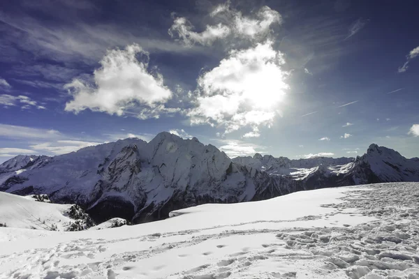 Beautiful winter mountain landscape in Trentino and clouds — Stock Photo, Image