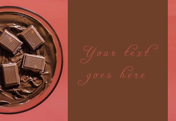 Chocolade crème cocktail met chocolade bar stukken kaart — Stockfoto