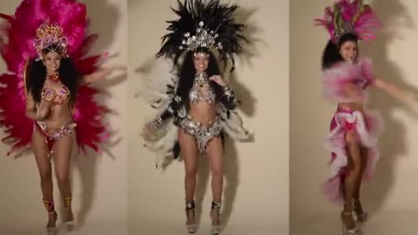 Tři krásné samba tanečníci nosí typické kostýmy