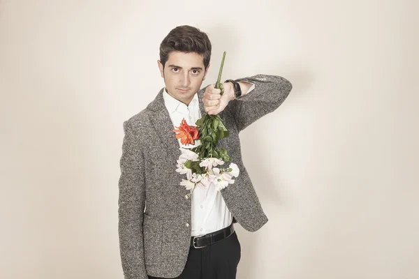 Disappointed man after a date failure holding a bouquet — Stock Photo, Image