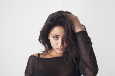 Kameraya bakarak ve poz kadın portre