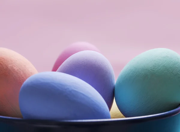 Primeros planos coloridos huevos de Pascua — Foto de Stock