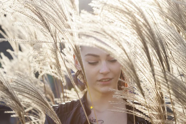 Menina na natureza — Fotografia de Stock