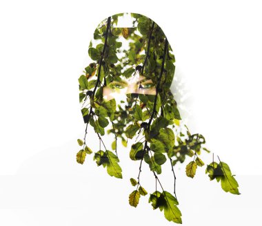 Burqa ve yaprakları giyen kadın çift pozlama