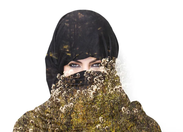 Double exposure of woman wearing burqa and mountain flowers — Stock Photo, Image