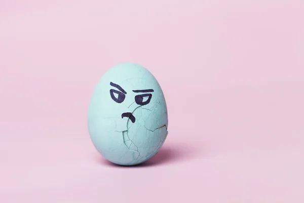 Angry blue painted egg — Stock Photo, Image