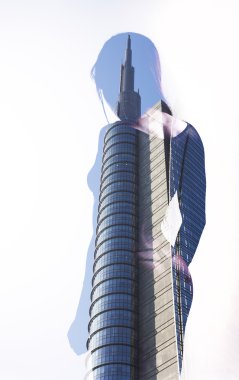 Güzel model geri ve gökdelen çift pozlama