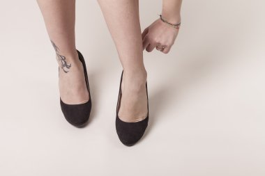 Kız ayakkabı giyen süre ayarlama