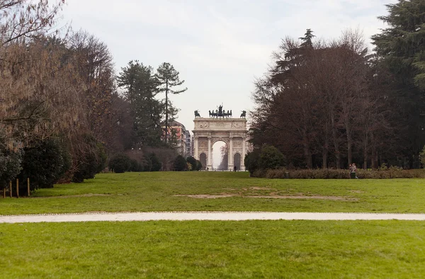 Vista do Arco da Paz de Milão Parco Sempione no inverno — Fotografia de Stock