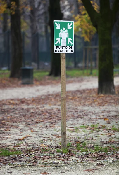 मिलान पार्को सिम्पिओन मध्ये विधानसभा बिंदू चिन्ह — स्टॉक फोटो, इमेज