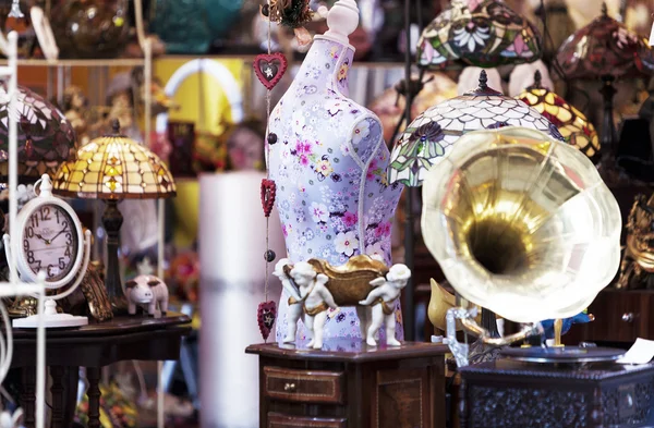 Tienda de lámparas y antigüedades en Milán — Foto de Stock