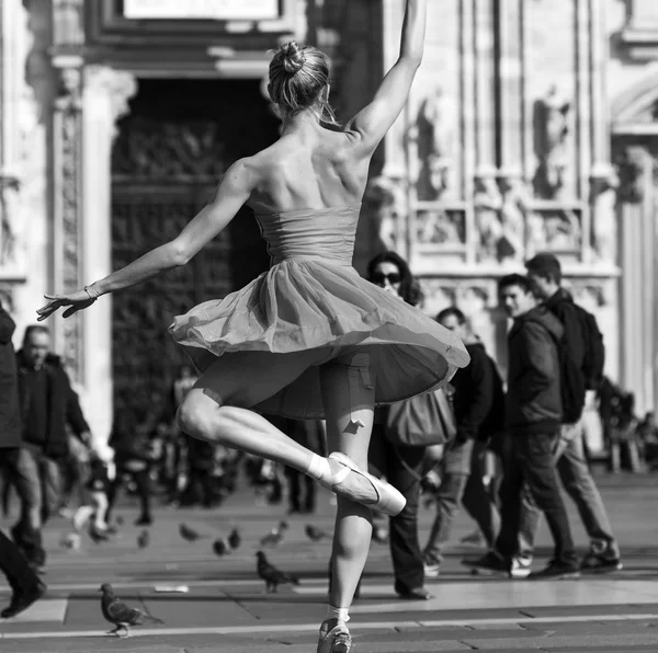 Beautiful classical dancer performing in Milan black and white — Stock Photo, Image