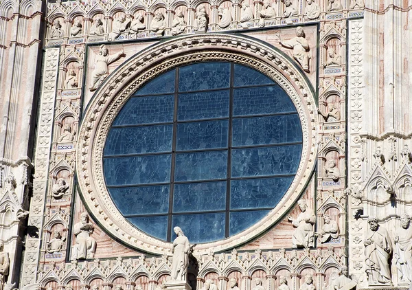 Dettaglio parete in vetro Duomo di Siena in Toscana — Foto Stock