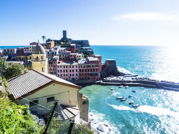 Blue seascape and Cinque Terre glimpse in Liguria, Italy — Stok Foto