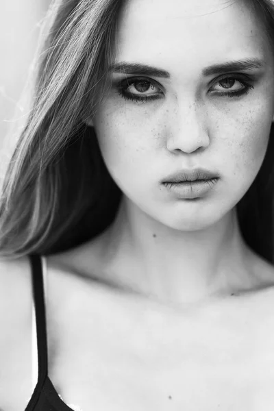 Gorgeous girl model portrait black and white — Stock Photo, Image