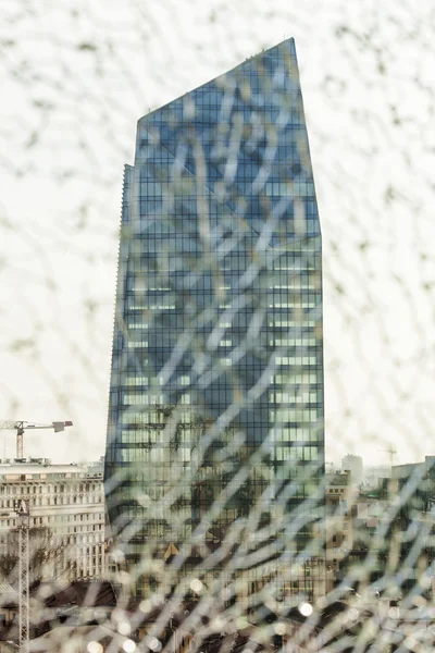 米兰钻石塔和模糊的玻璃纹理 — 图库照片