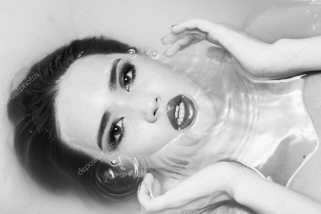 Gorgeous model portrait in the bathtub black and white